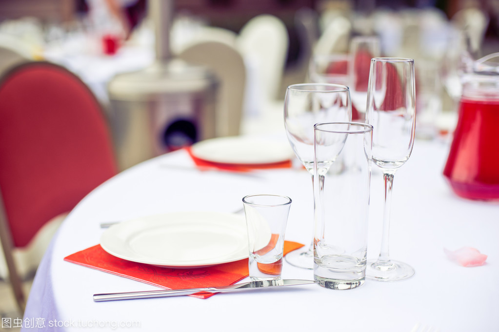 晚餐時分的餐飲服務藝術